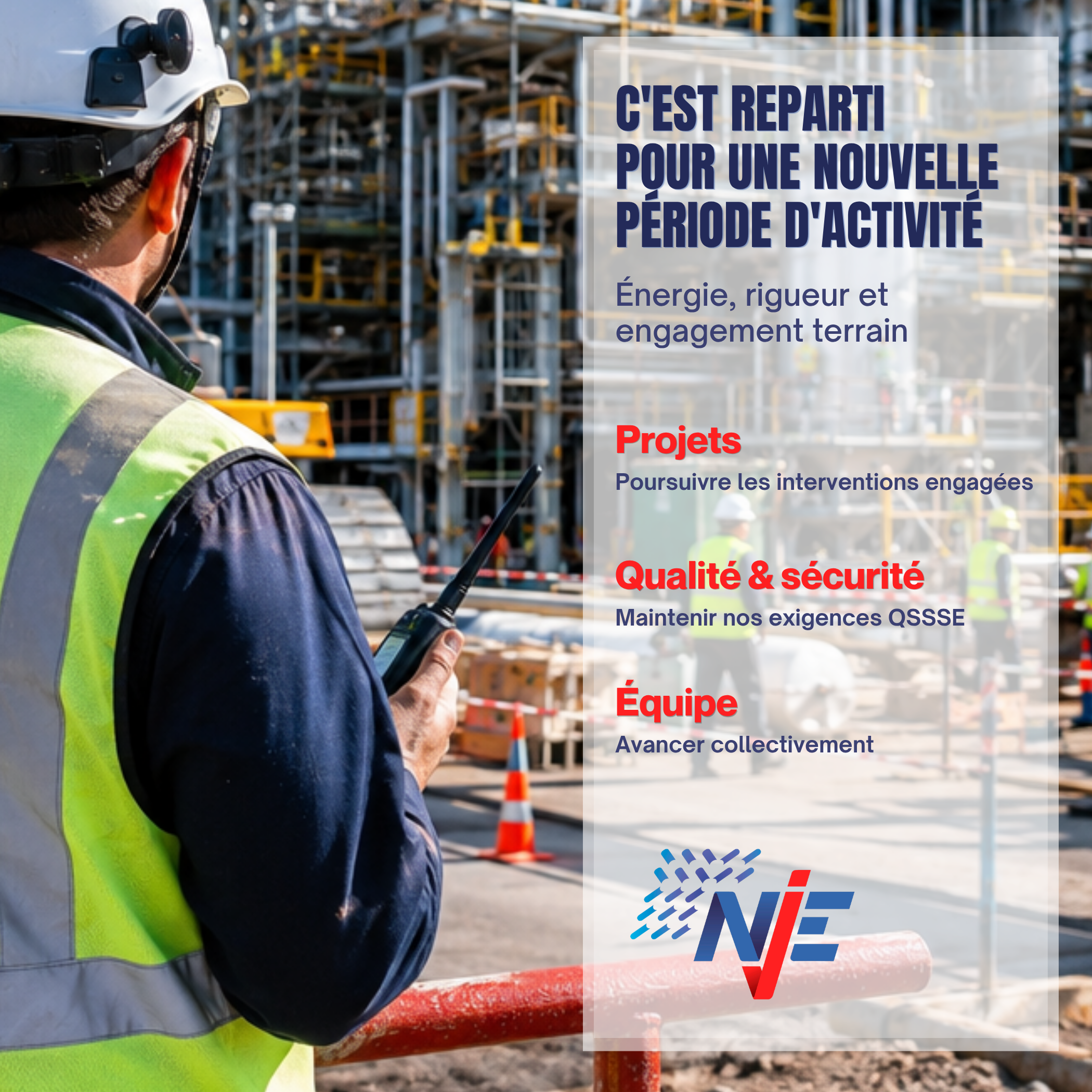 Technicien NJE en EPI avec talkie-walkie sur un site industriel — reprise d'activité après les vacances